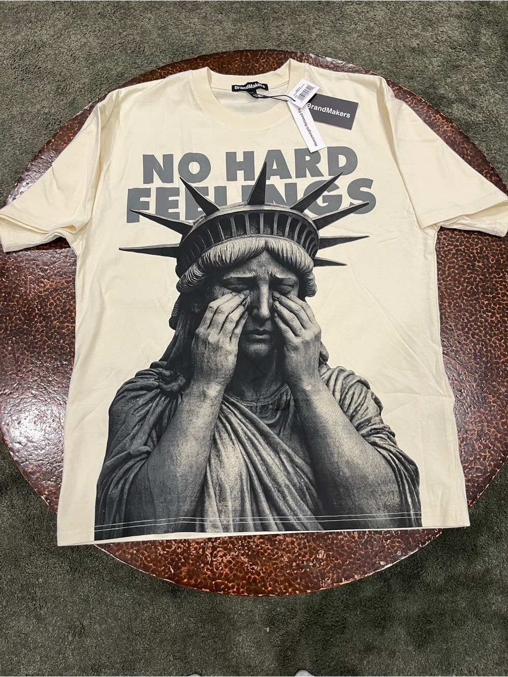 Graphic Cream Men's T-Shirt "No Hard Feelings"